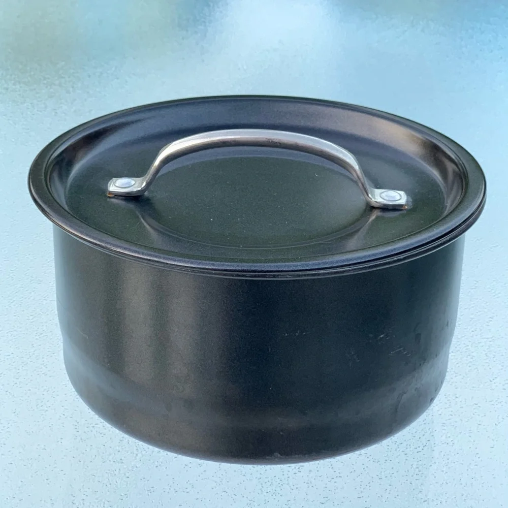 Round 2.5 Quart/10-Cup Camping Pot with Lid